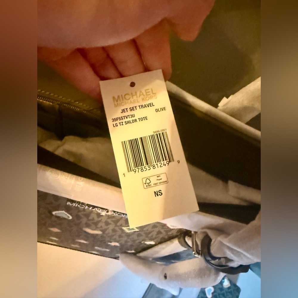 Michael Kors tote - Picture 5 of 7